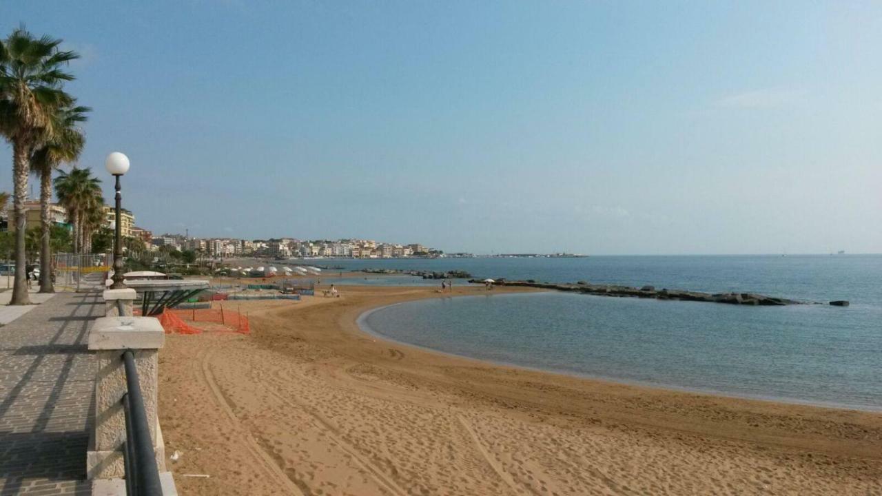 L'Isola Di Gaia Bed & Breakfast Crotone Bagian luar foto